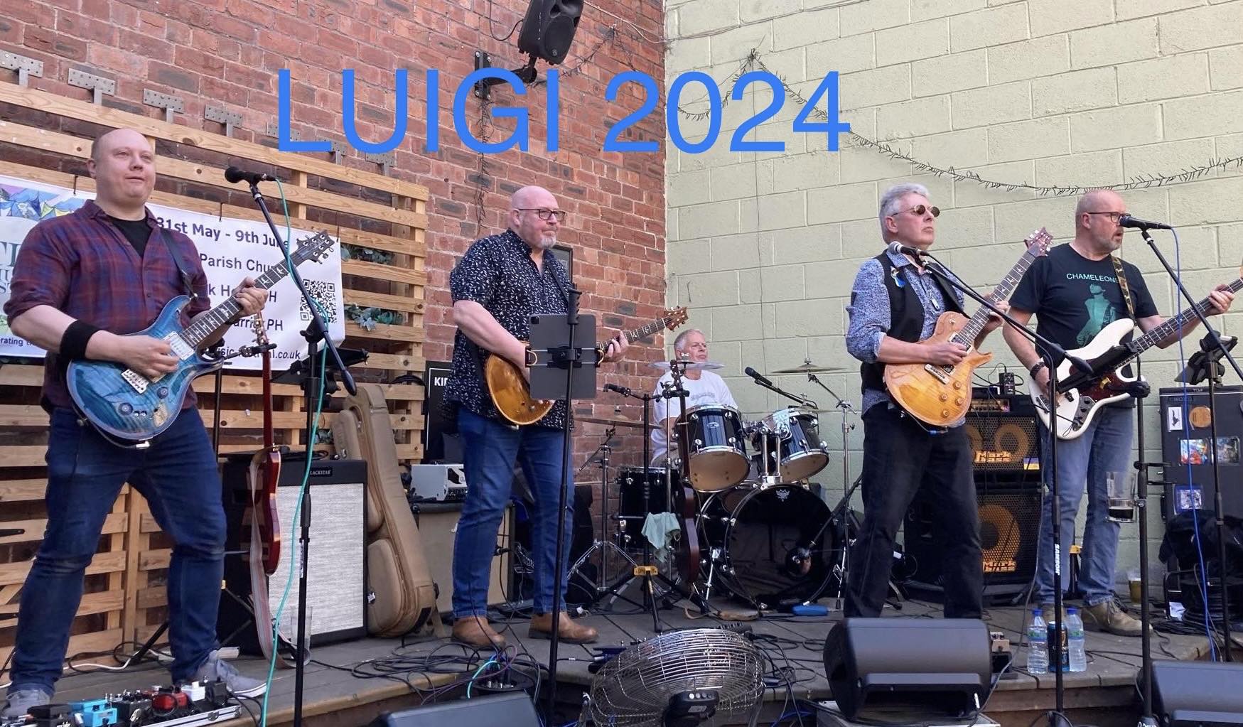Luigi Ana Da Boys on stage